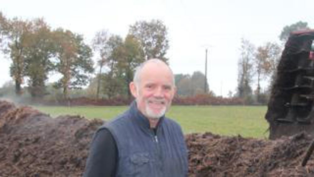 Hervé Guillemot est installé en agriculture biologique dans un Gaec qui produit environ 800 t de compost de fumier par an.D.L.